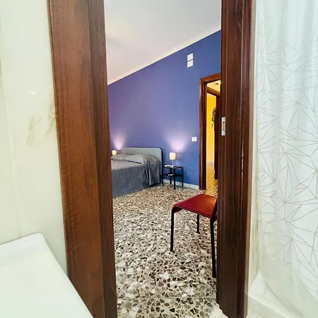 Matthias And Apartment Bari