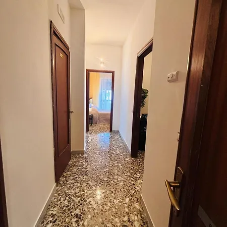 Matthias And Apartment Bari
